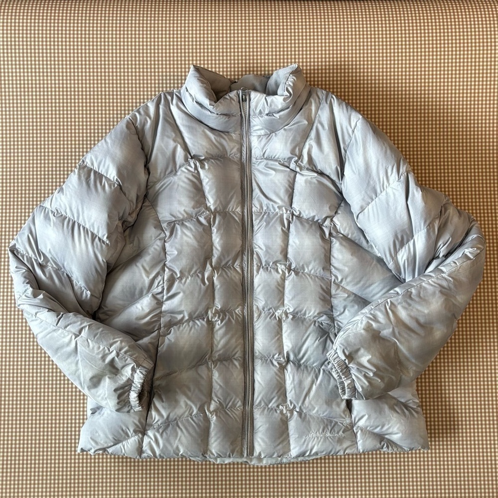 Eddie Bauer 650 Down filling marshmallow puffer jacket.Gray/white.Size XL.Fits L